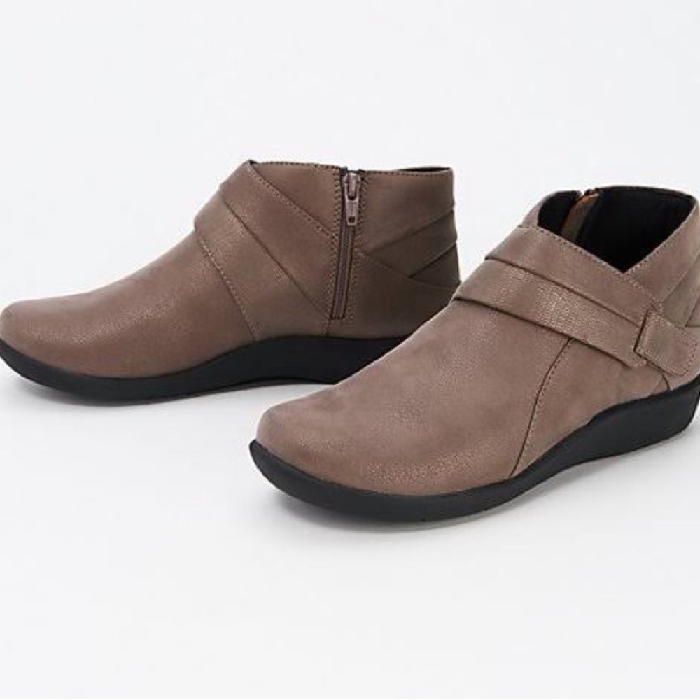 NEW!! Women’s Clarks Sillian Rani Stylish Pewter Ankle Boots Size 12N